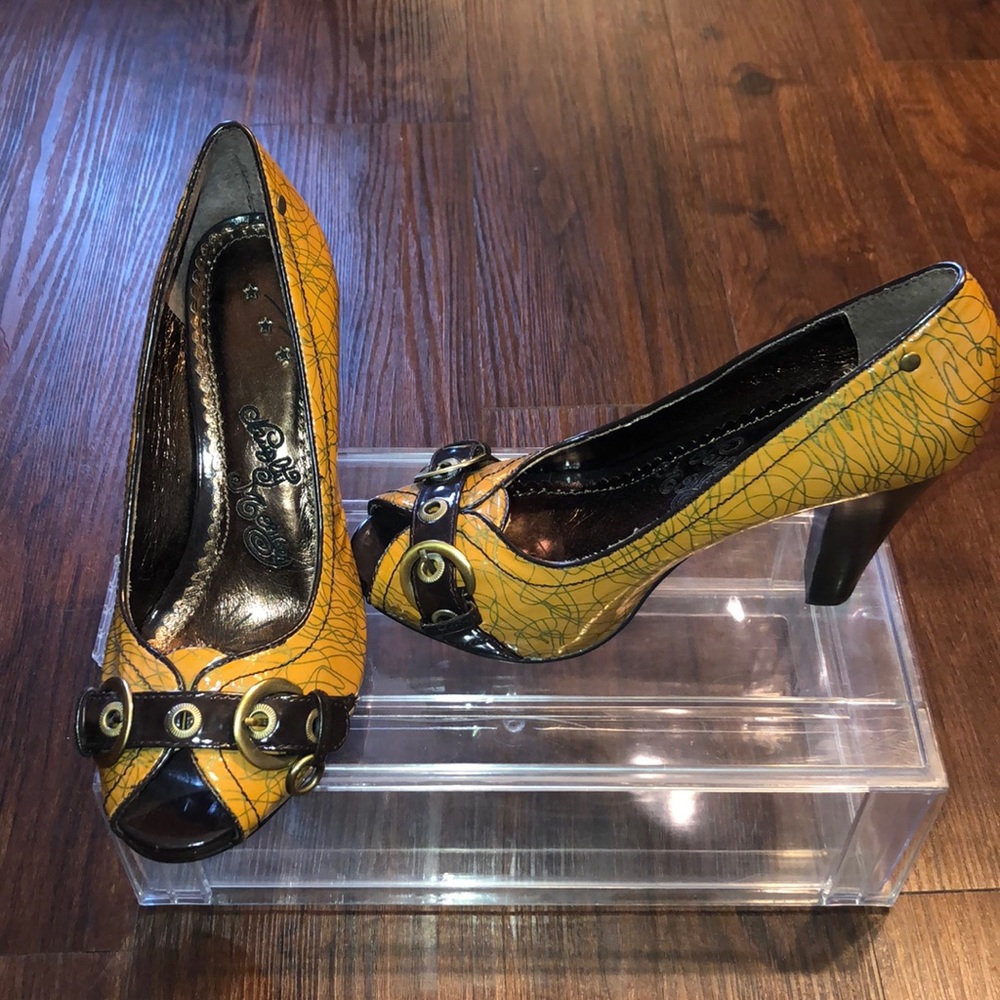 Shoes - Picture 3 of 3